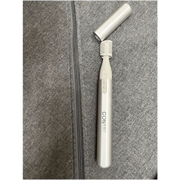 Conair Dual Blade Electric Eyebrow Razor for Women Battery-Operated Facial Hair - Picture 2 of 4